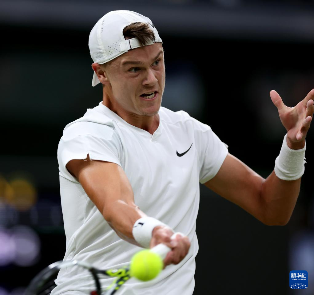 年轻选手参 年轻选手参