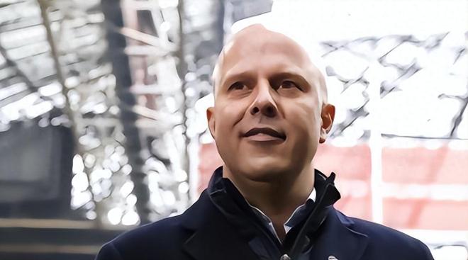 内被拉大 内被拉大