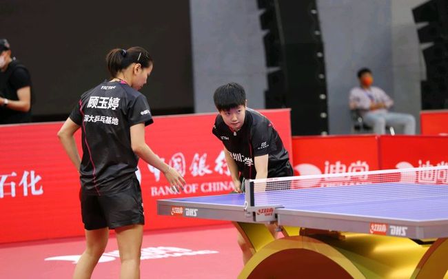 保留由两名 保留由两名